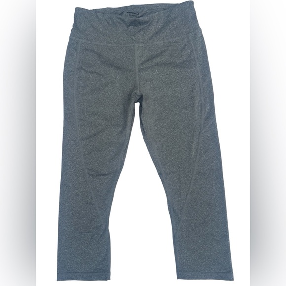 REEBOCK NWOT Women’s Mid Rise Skinny Capri Workout Grey Leggings Size: M - Picture 1 of 9